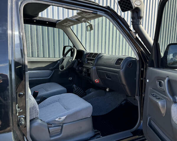 Черный Сузуки Джимни, объемом двигателя 1.3 л и пробегом 100 тыс. км за 7200 $, фото 15 на Automoto.ua