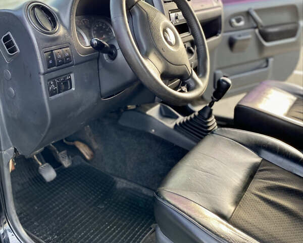 Черный Сузуки Джимни, объемом двигателя 1.33 л и пробегом 292 тыс. км за 5000 $, фото 4 на Automoto.ua