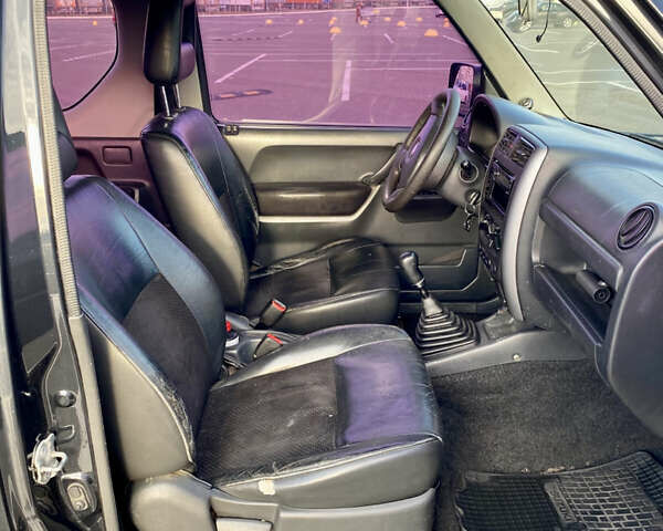 Черный Сузуки Джимни, объемом двигателя 1.33 л и пробегом 292 тыс. км за 5000 $, фото 5 на Automoto.ua