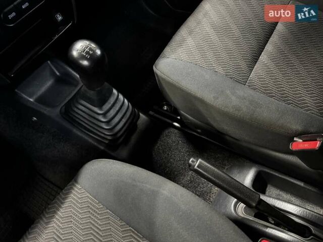 Черный Сузуки Джимни, объемом двигателя 1.33 л и пробегом 168 тыс. км за 12200 $, фото 37 на Automoto.ua