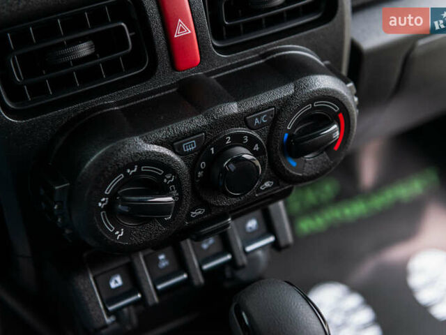 Черный Сузуки Джимни, объемом двигателя 1.46 л и пробегом 21 тыс. км за 23000 $, фото 21 на Automoto.ua