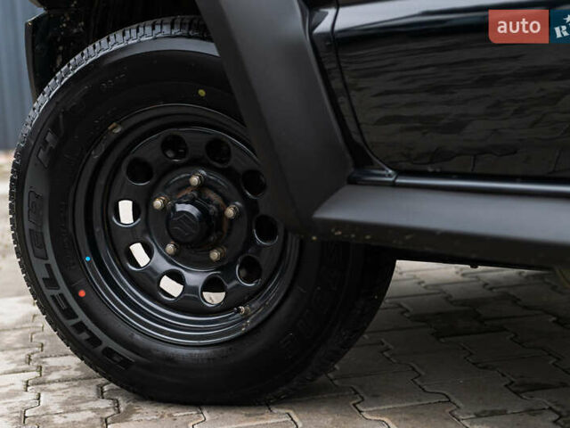 Черный Сузуки Джимни, объемом двигателя 1.46 л и пробегом 21 тыс. км за 23000 $, фото 7 на Automoto.ua