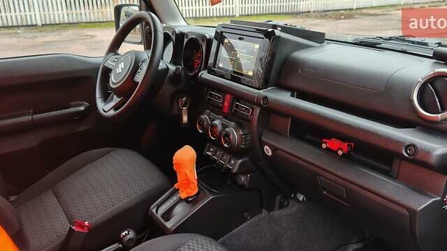 Черный Сузуки Джимни, объемом двигателя 1.46 л и пробегом 30 тыс. км за 23700 $, фото 6 на Automoto.ua