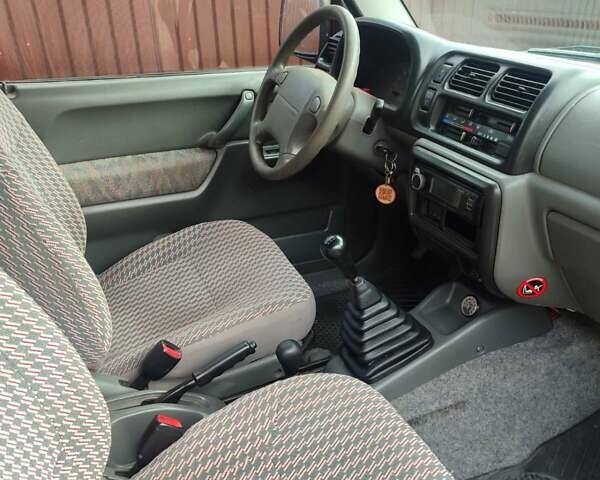 Червоний Сузукі Джімні, об'ємом двигуна 1.3 л та пробігом 205 тис. км за 5400 $, фото 3 на Automoto.ua