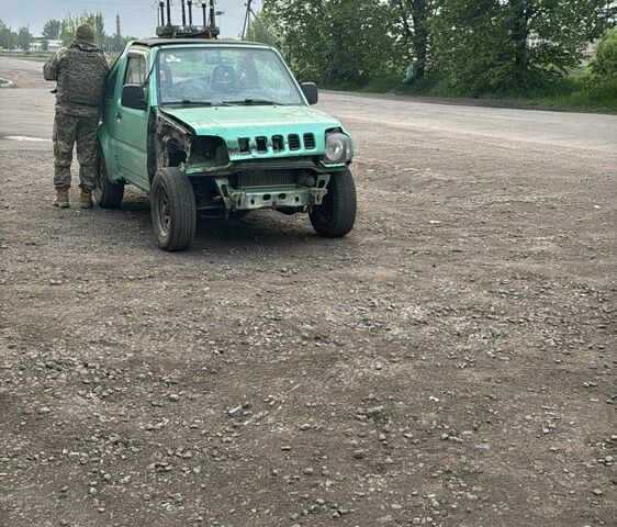 Сузуки Джимни, объемом двигателя 1.3 л и пробегом 200 тыс. км за 2600 $, фото 1 на Automoto.ua