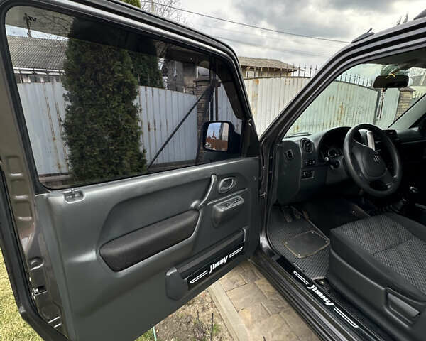 Сузуки Джимни, объемом двигателя 1.3 л и пробегом 160 тыс. км за 12400 $, фото 11 на Automoto.ua