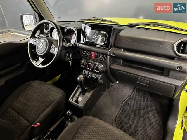 Желтый Сузуки Джимни, объемом двигателя 1.5 л и пробегом 149 тыс. км за 17900 $, фото 48 на Automoto.ua