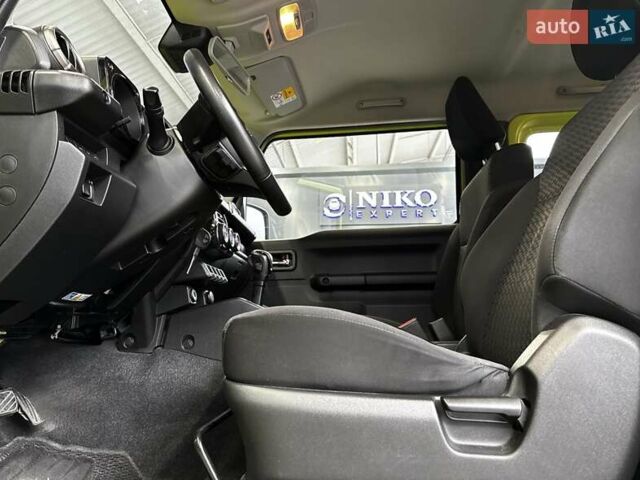 Желтый Сузуки Джимни, объемом двигателя 1.5 л и пробегом 149 тыс. км за 17900 $, фото 45 на Automoto.ua