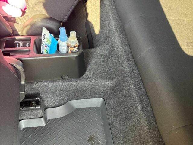 Желтый Сузуки Джимни, объемом двигателя 1.5 л и пробегом 28 тыс. км за 20450 $, фото 12 на Automoto.ua