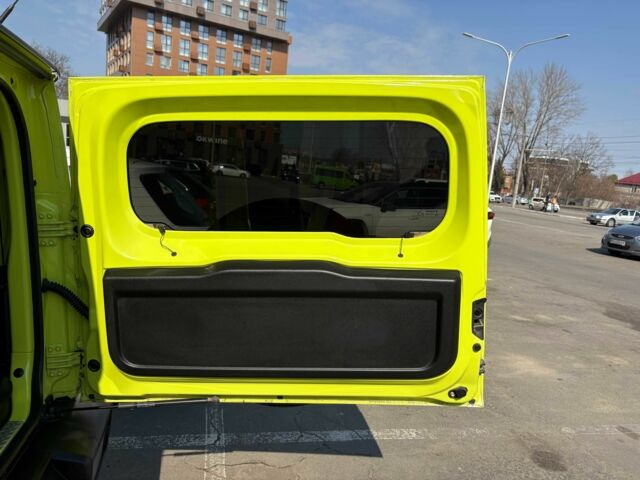 Желтый Сузуки Джимни, объемом двигателя 1.5 л и пробегом 28 тыс. км за 20450 $, фото 8 на Automoto.ua