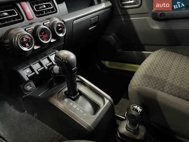 Желтый Сузуки Джимни, объемом двигателя 1.5 л и пробегом 149 тыс. км за 17900 $, фото 52 на Automoto.ua