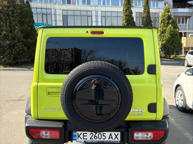Желтый Сузуки Джимни, объемом двигателя 1.5 л и пробегом 28 тыс. км за 20450 $, фото 2 на Automoto.ua
