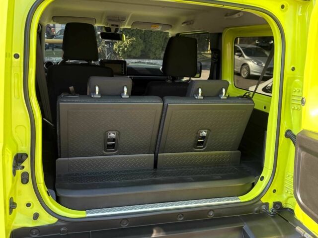 Желтый Сузуки Джимни, объемом двигателя 1.5 л и пробегом 28 тыс. км за 20450 $, фото 11 на Automoto.ua