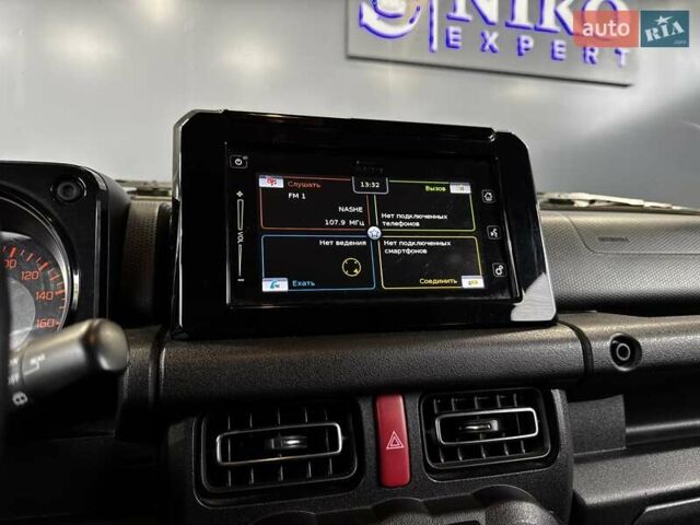 Желтый Сузуки Джимни, объемом двигателя 1.5 л и пробегом 149 тыс. км за 17900 $, фото 51 на Automoto.ua