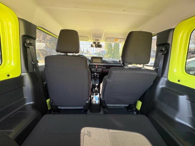 Желтый Сузуки Джимни, объемом двигателя 1.5 л и пробегом 28 тыс. км за 20450 $, фото 9 на Automoto.ua