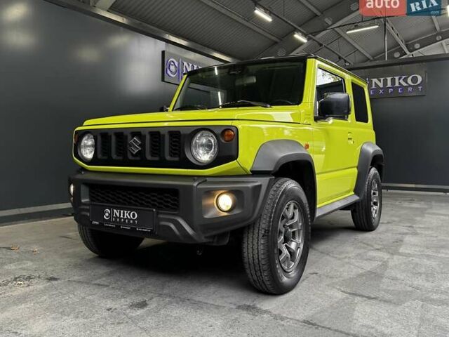 Желтый Сузуки Джимни, объемом двигателя 1.5 л и пробегом 149 тыс. км за 17900 $, фото 3 на Automoto.ua