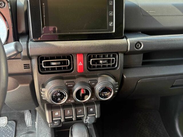 Желтый Сузуки Джимни, объемом двигателя 1.5 л и пробегом 28 тыс. км за 20450 $, фото 17 на Automoto.ua