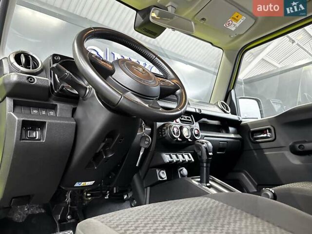 Желтый Сузуки Джимни, объемом двигателя 1.5 л и пробегом 149 тыс. км за 17900 $, фото 46 на Automoto.ua