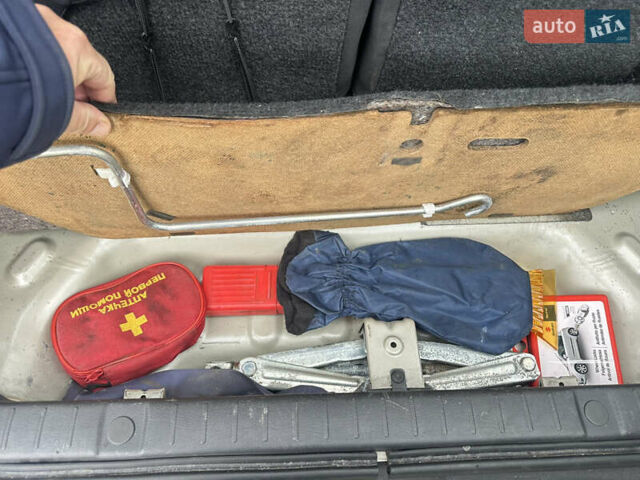 Сузуки Джимни 2007 в Корсунь-Шевченковском на Automoto.ua Серый Сузуки Джимни, объемом двигателя 1.33 л и пробегом 65 тыс. км за 7900 $, фото 11 на Automoto.ua