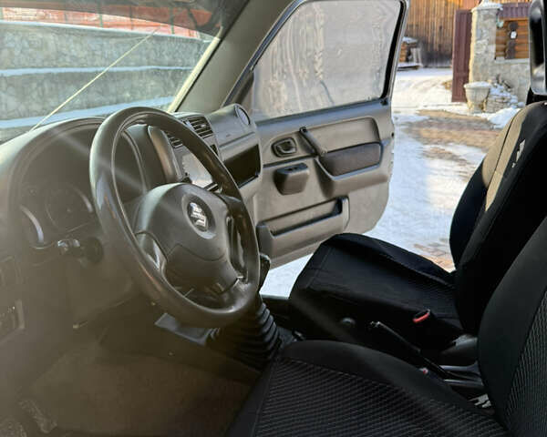 Сірий Сузукі Джімні, об'ємом двигуна 1.46 л та пробігом 117 тис. км за 12000 $, фото 9 на Automoto.ua