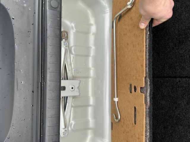 Серый Сузуки Джимни, объемом двигателя 1.3 л и пробегом 38 тыс. км за 10500 $, фото 20 на Automoto.ua