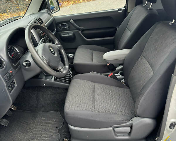 Сузукі Джімні 2013 у Харкові на Automoto.ua Сірий Сузукі Джімні, об'ємом двигуна 1.4 л та пробігом 38 тис. км за 10500 $, фото 20 на Automoto.ua