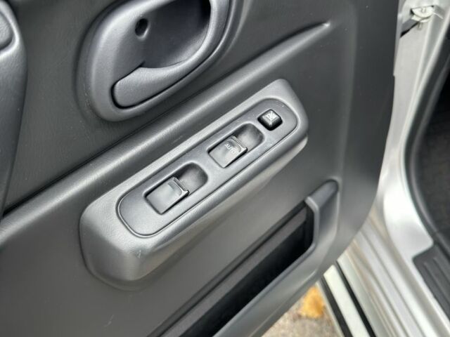 Серый Сузуки Джимни, объемом двигателя 1.3 л и пробегом 38 тыс. км за 10500 $, фото 11 на Automoto.ua