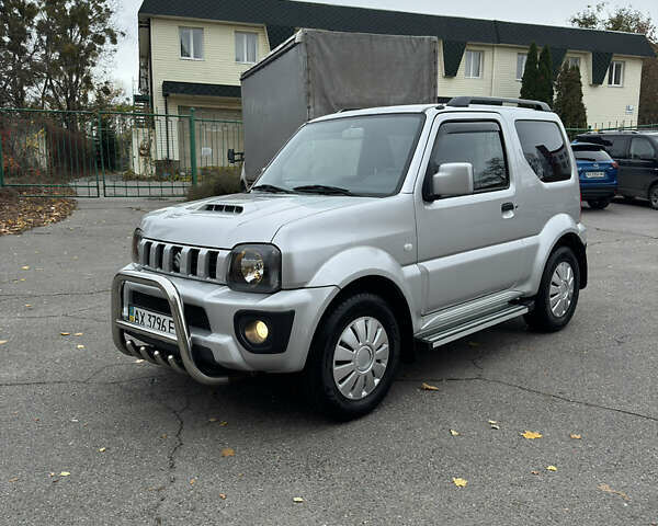 Сузукі Джімні 2013 у Харкові на Automoto.ua Сірий Сузукі Джімні, об'ємом двигуна 1.4 л та пробігом 38 тис. км за 10500 $, фото 1 на Automoto.ua