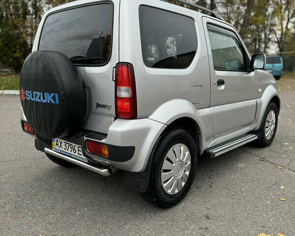 Сузукі Джімні 2013 у Харкові на Automoto.ua Сірий Сузукі Джімні, об'ємом двигуна 1.4 л та пробігом 38 тис. км за 10500 $, фото 6 на Automoto.ua