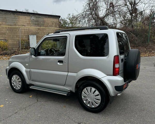 Сузукі Джімні 2013 у Харкові на Automoto.ua Сірий Сузукі Джімні, об'ємом двигуна 1.4 л та пробігом 38 тис. км за 10500 $, фото 3 на Automoto.ua