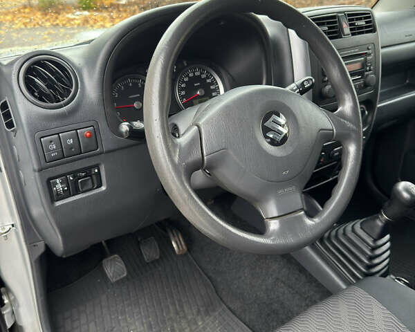 Сузукі Джімні 2013 у Харкові на Automoto.ua Сірий Сузукі Джімні, об'ємом двигуна 1.4 л та пробігом 38 тис. км за 10500 $, фото 21 на Automoto.ua