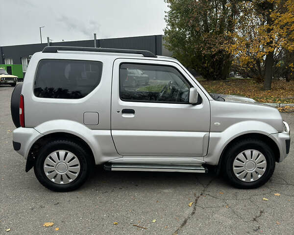 Сузукі Джімні 2013 у Харкові на Automoto.ua Сірий Сузукі Джімні, об'ємом двигуна 1.4 л та пробігом 38 тис. км за 10500 $, фото 7 на Automoto.ua