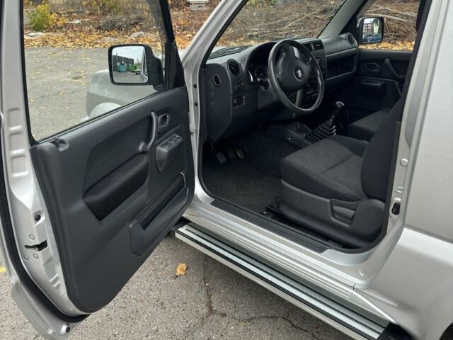 Серый Сузуки Джимни, объемом двигателя 1.3 л и пробегом 38 тыс. км за 10500 $, фото 10 на Automoto.ua