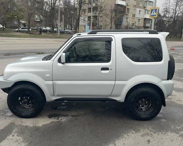 Серый Сузуки Джимни, объемом двигателя 1.3 л и пробегом 68 тыс. км за 16900 $, фото 1 на Automoto.ua