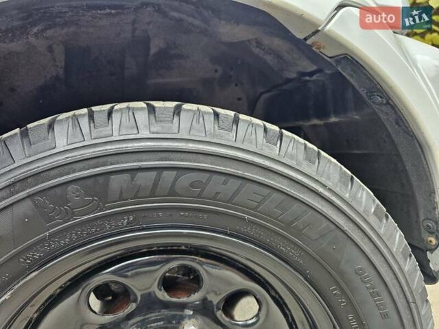 Серый Сузуки Джимни, объемом двигателя 1.33 л и пробегом 149 тыс. км за 11700 $, фото 6 на Automoto.ua