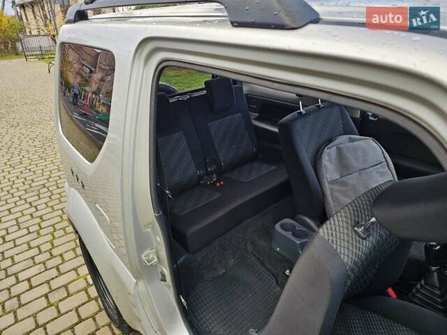 Серый Сузуки Джимни, объемом двигателя 1.33 л и пробегом 149 тыс. км за 11700 $, фото 5 на Automoto.ua