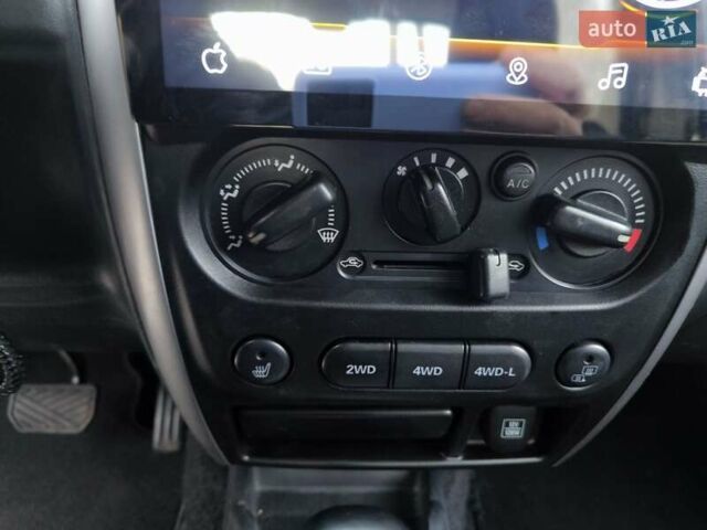 Серый Сузуки Джимни, объемом двигателя 1.3 л и пробегом 90 тыс. км за 13999 $, фото 9 на Automoto.ua