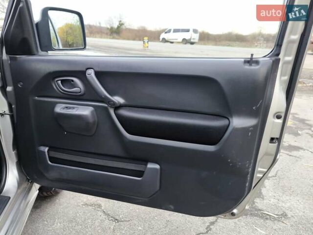 Серый Сузуки Джимни, объемом двигателя 1.3 л и пробегом 92 тыс. км за 14900 $, фото 19 на Automoto.ua
