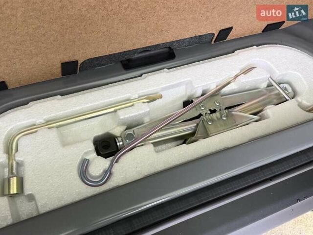 Сірий Сузукі Джімні, об'ємом двигуна 1.5 л та пробігом 6 тис. км за 24950 $, фото 66 на Automoto.ua