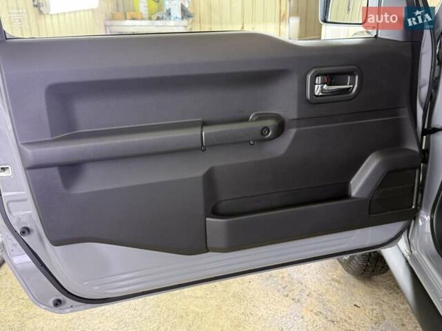 Сірий Сузукі Джімні, об'ємом двигуна 1.5 л та пробігом 6 тис. км за 24950 $, фото 54 на Automoto.ua