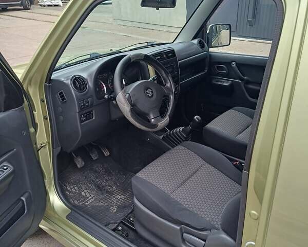 Зелений Сузукі Джімні, об'ємом двигуна 1.3 л та пробігом 94 тис. км за 13700 $, фото 4 на Automoto.ua