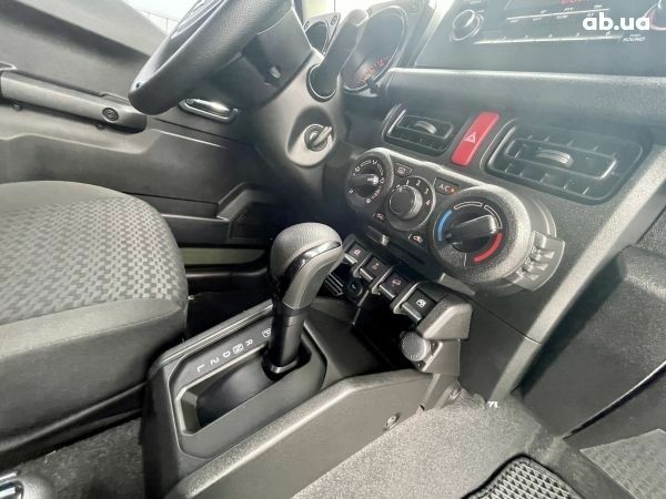 Зеленый Сузуки Джимни, объемом двигателя 1.5 л и пробегом 28 тыс. км за 22000 $, фото 7 на Automoto.ua