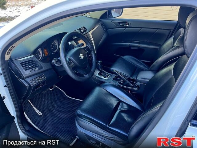 Белый Сузуки Кизаши, объемом двигателя 2.4 л и пробегом 172 тыс. км за 8000 $, фото 12 на Automoto.ua