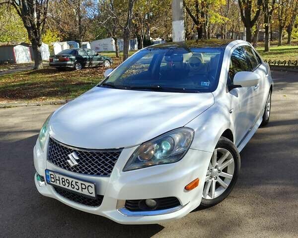 Белый Сузуки Кизаши, объемом двигателя 2.39 л и пробегом 225 тыс. км за 7700 $, фото 4 на Automoto.ua