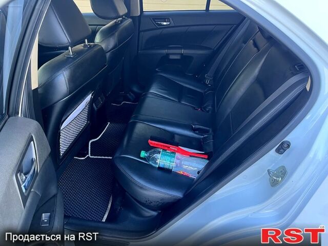 Белый Сузуки Кизаши, объемом двигателя 2.4 л и пробегом 172 тыс. км за 8000 $, фото 9 на Automoto.ua