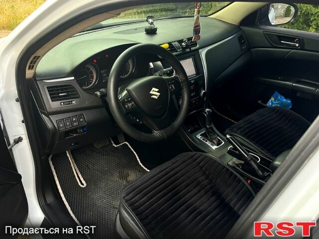 Белый Сузуки Кизаши, объемом двигателя 2.4 л и пробегом 172 тыс. км за 8000 $, фото 7 на Automoto.ua