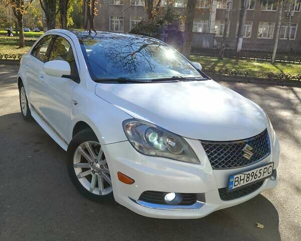 Белый Сузуки Кизаши, объемом двигателя 2.39 л и пробегом 225 тыс. км за 7700 $, фото 3 на Automoto.ua
