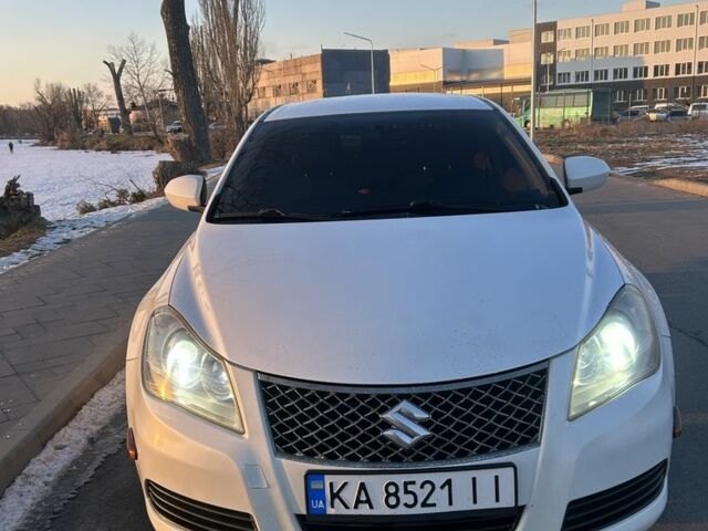 Белый Сузуки Кизаши, объемом двигателя 2.4 л и пробегом 258 тыс. км за 6300 $, фото 2 на Automoto.ua