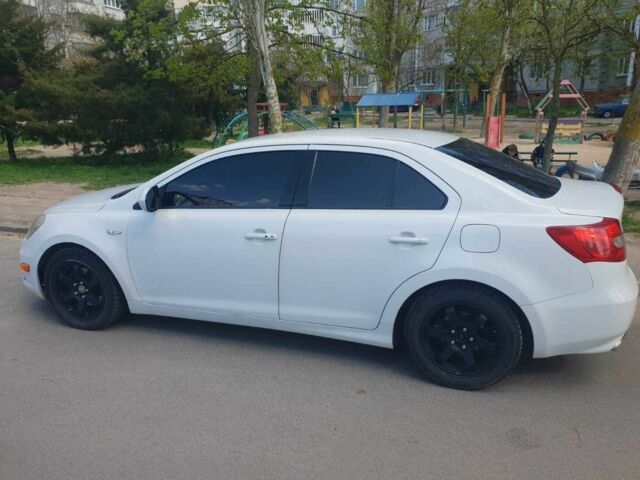 Белый Сузуки Кизаши, объемом двигателя 2.4 л и пробегом 206 тыс. км за 6500 $, фото 2 на Automoto.ua