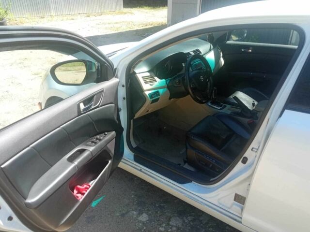 Белый Сузуки Кизаши, объемом двигателя 2.4 л и пробегом 206 тыс. км за 6500 $, фото 5 на Automoto.ua